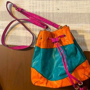 Multicolor cross body